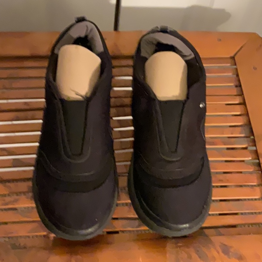 Bzees Womens Black Shoes